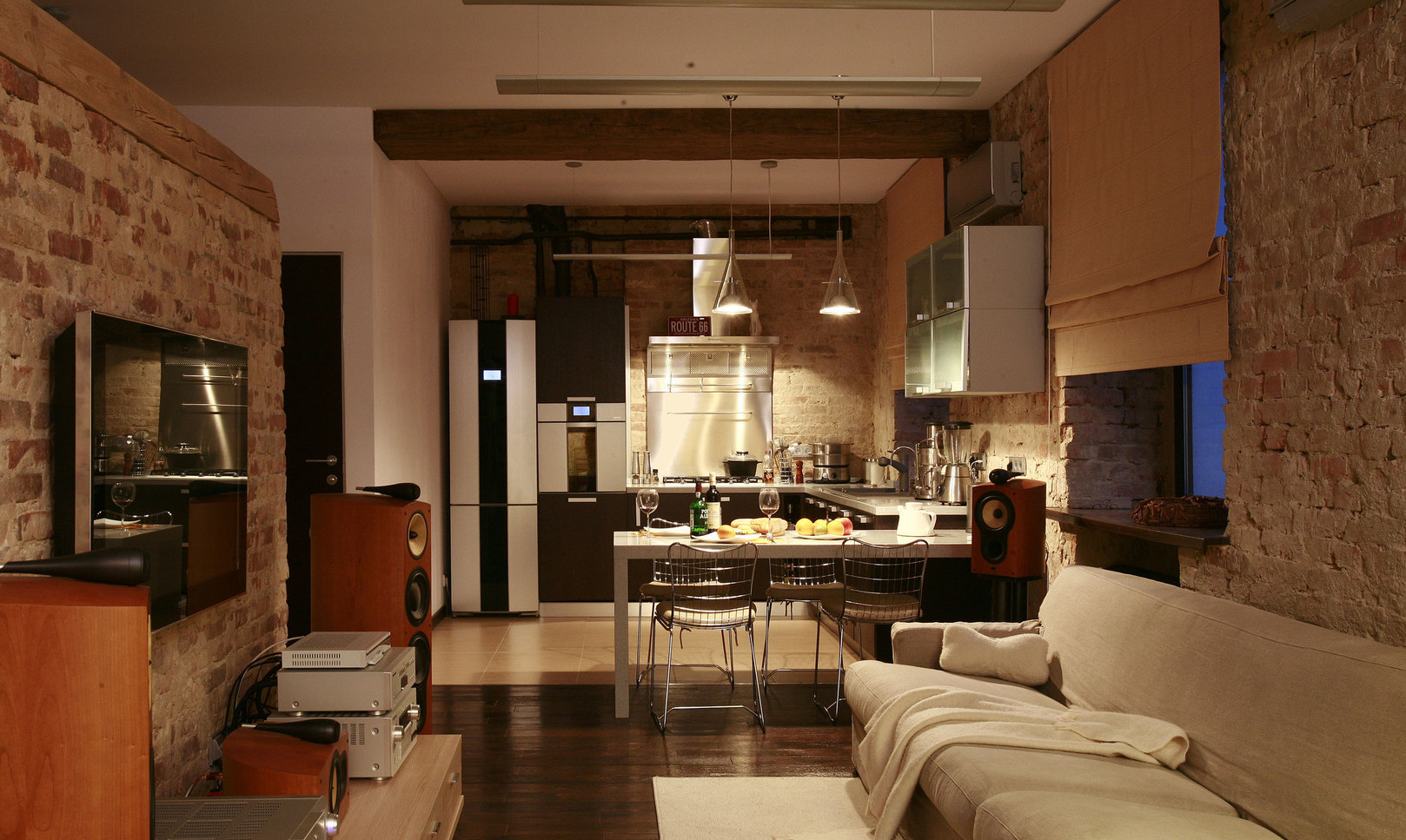 Кирпичные стены в гостиной-кухне в стиле лофт