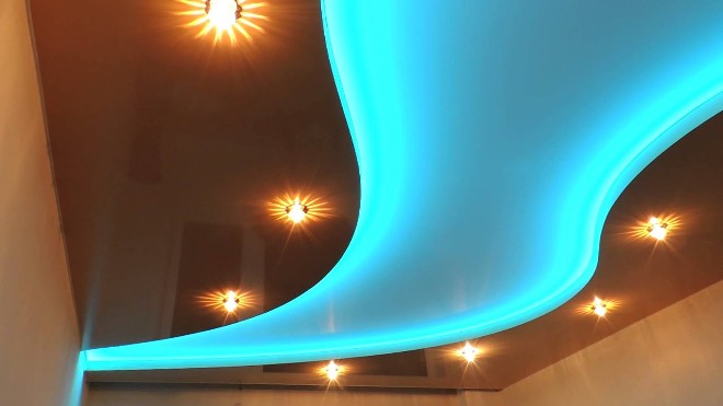 Подсветка потолка из гипсокартона на кухне