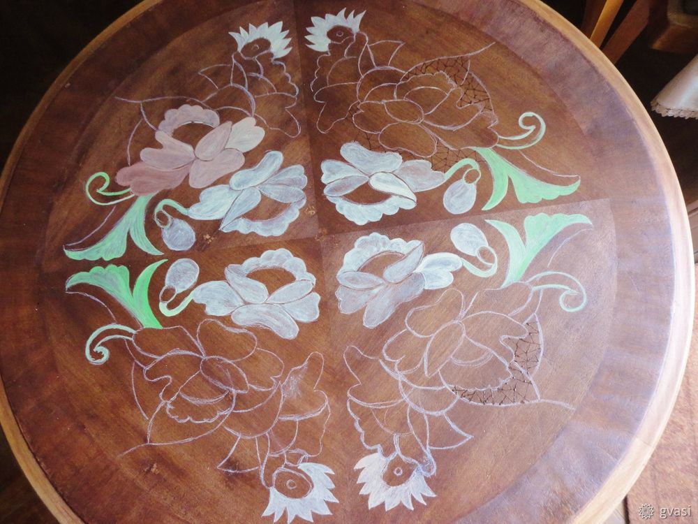 Новая жизнь старого стола: расписываем столешницу с использованием схемы старинной вышивки, фото № 9