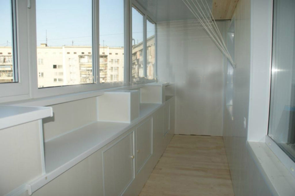 Шкафчики на балконе: 40 уютных идей для обустройства, фото № 18