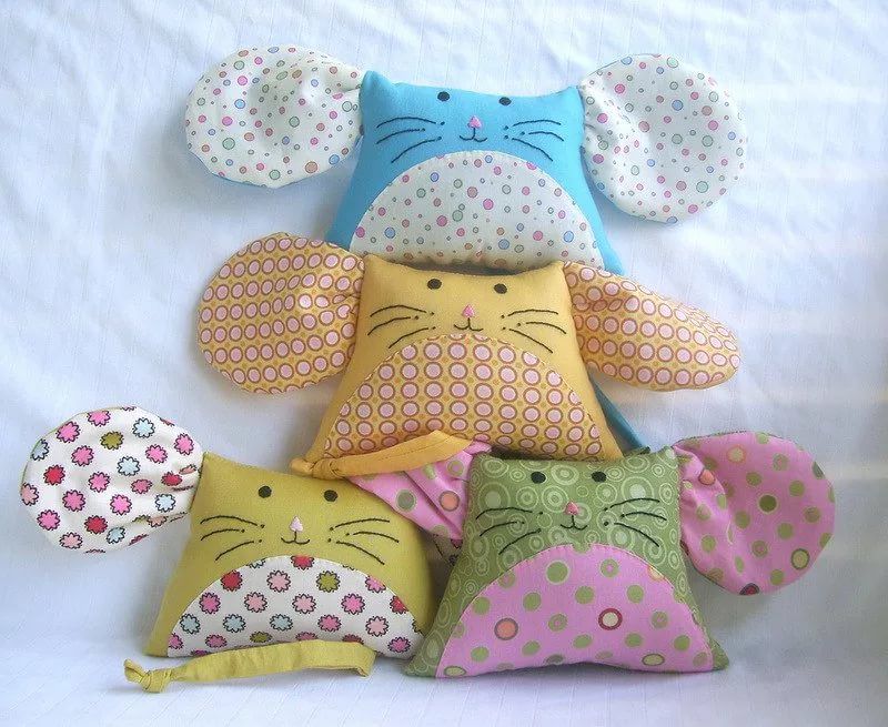 Декоративные подушки для создания уюта в детской комнате: идеи для творческих мам, фото № 7