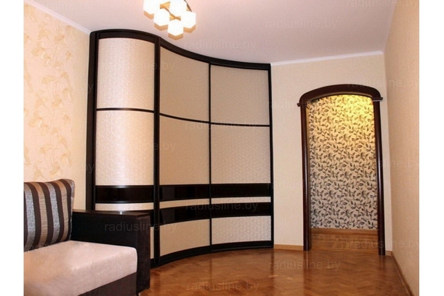 комбинированый угловой радиусный шкаф для гостиной 