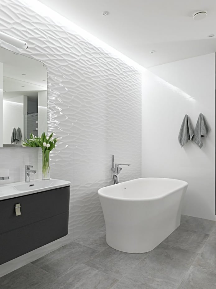белые рельефные панели в ванной