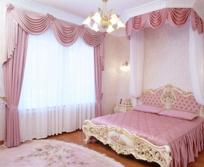 розовые ламбрекены в интерьере спальни