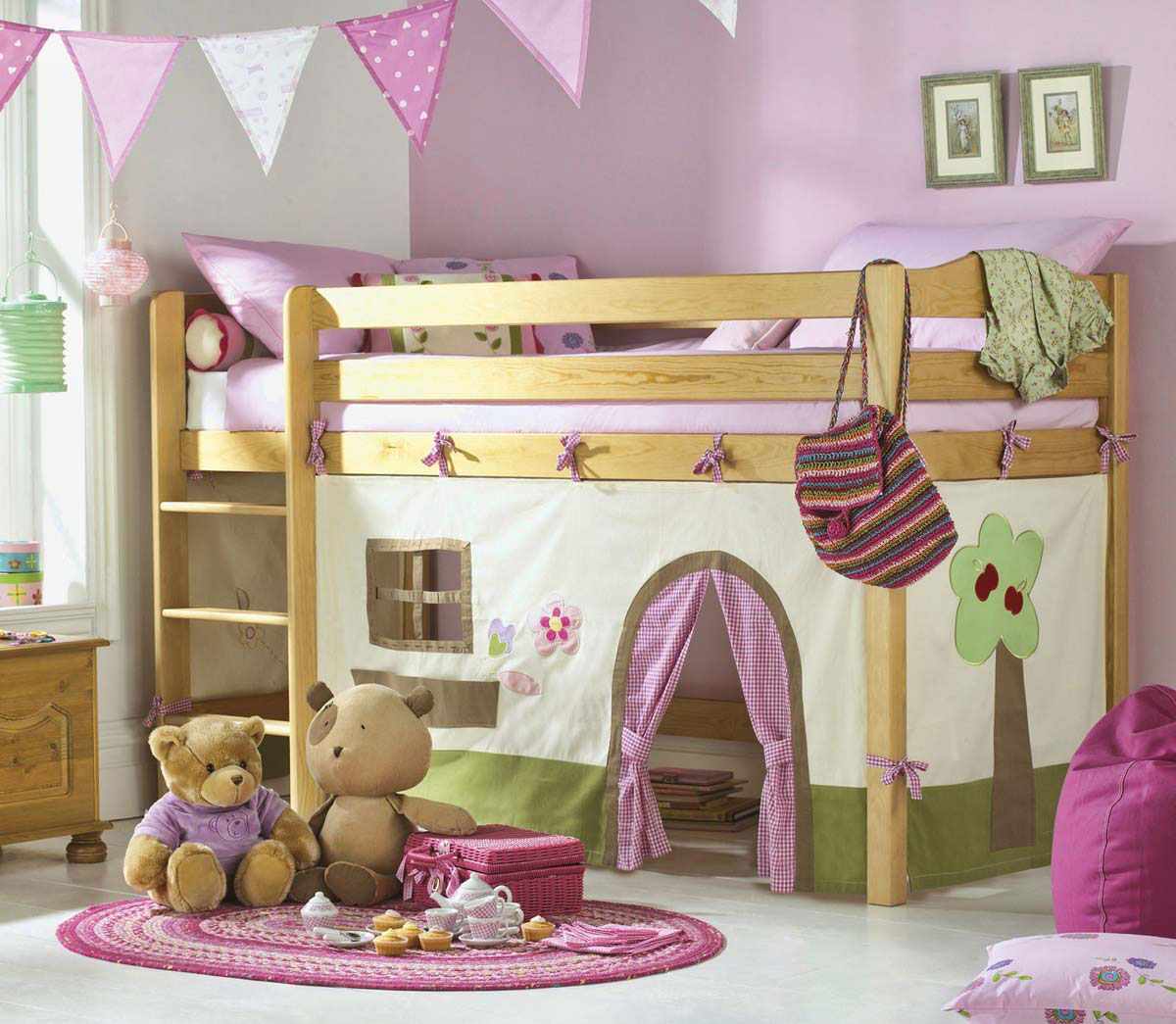пример необычного дизайна спальни для девочки