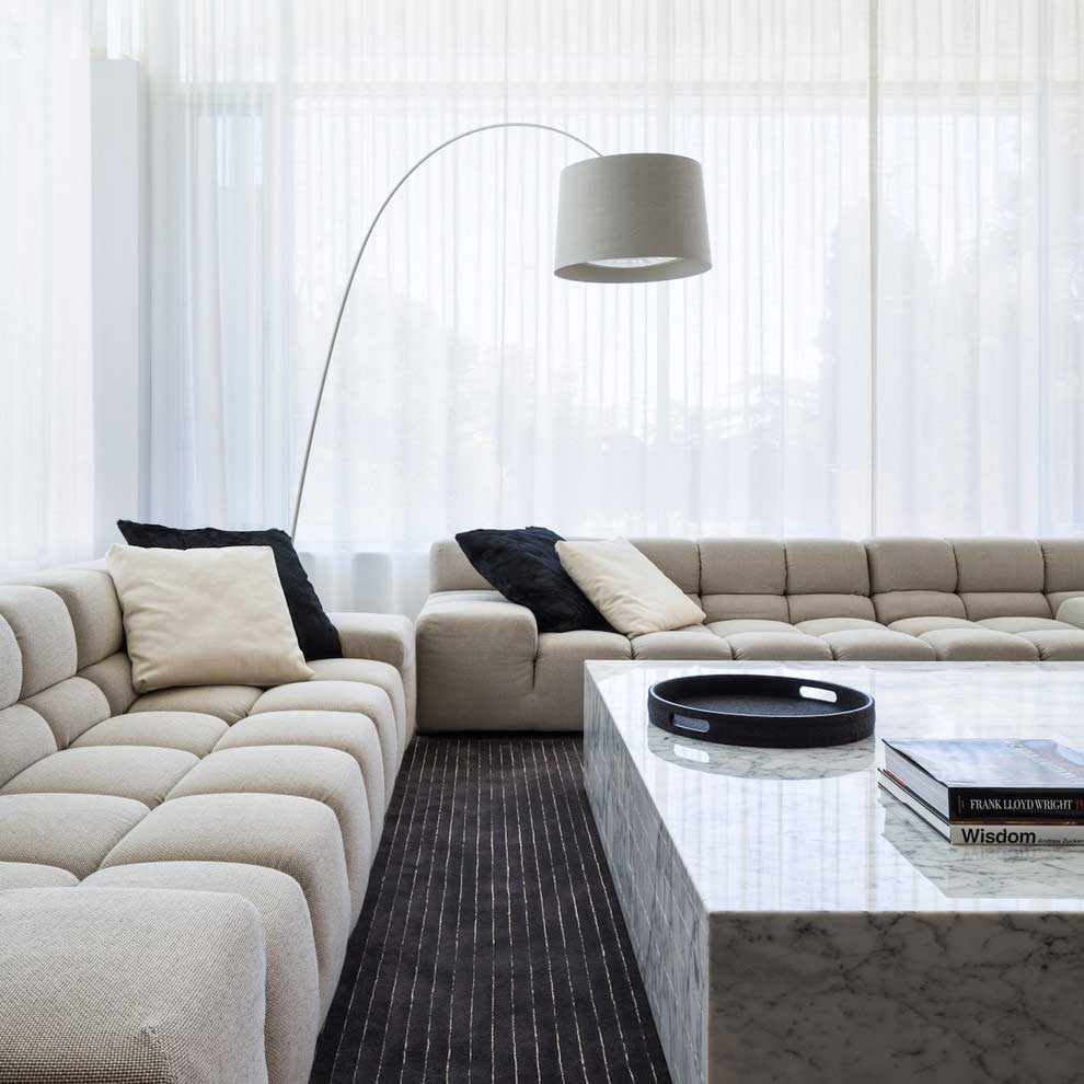 вариант применения необычного интерьера гостиной комнаты в стиле минимализм