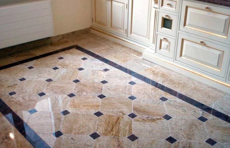 Кухонный пол с укладкой керамической плитки по диагонали
