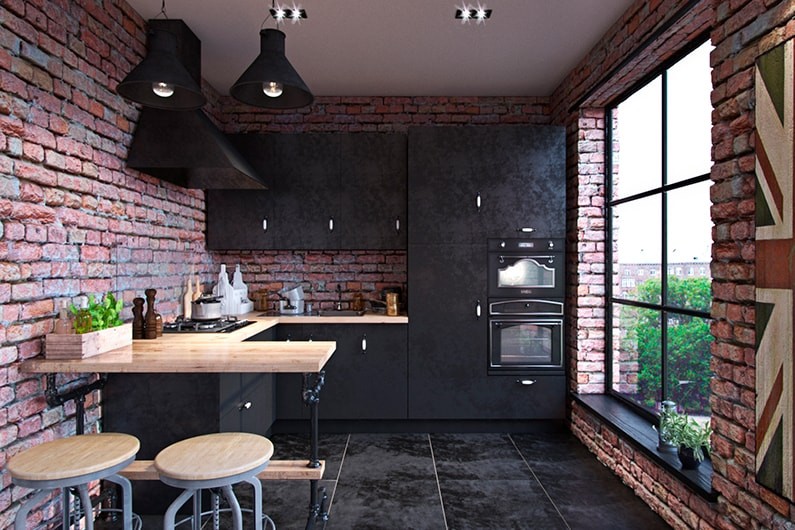 Кирпичные стены кухни с панорамным окном