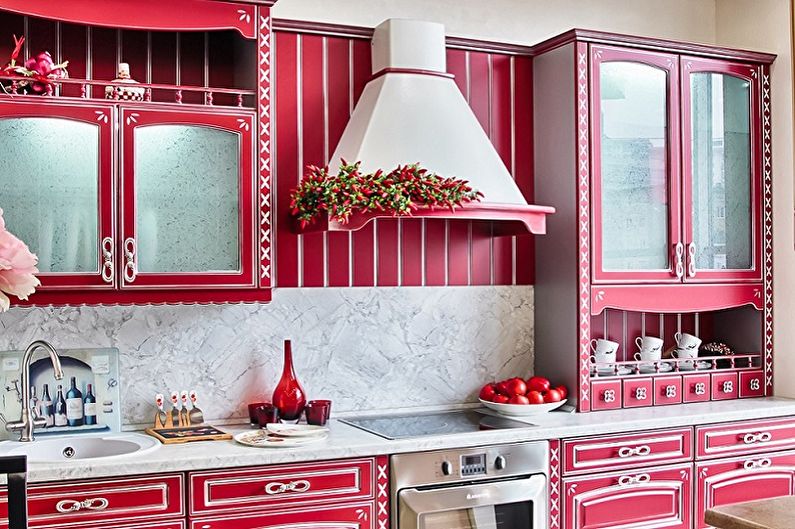 Кухонный гарнитур в насыщенно розовом цвете