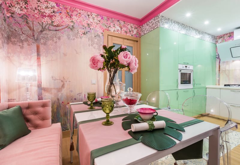 Интерьер кухни с розовыми обоями и зеленым гарнитуром