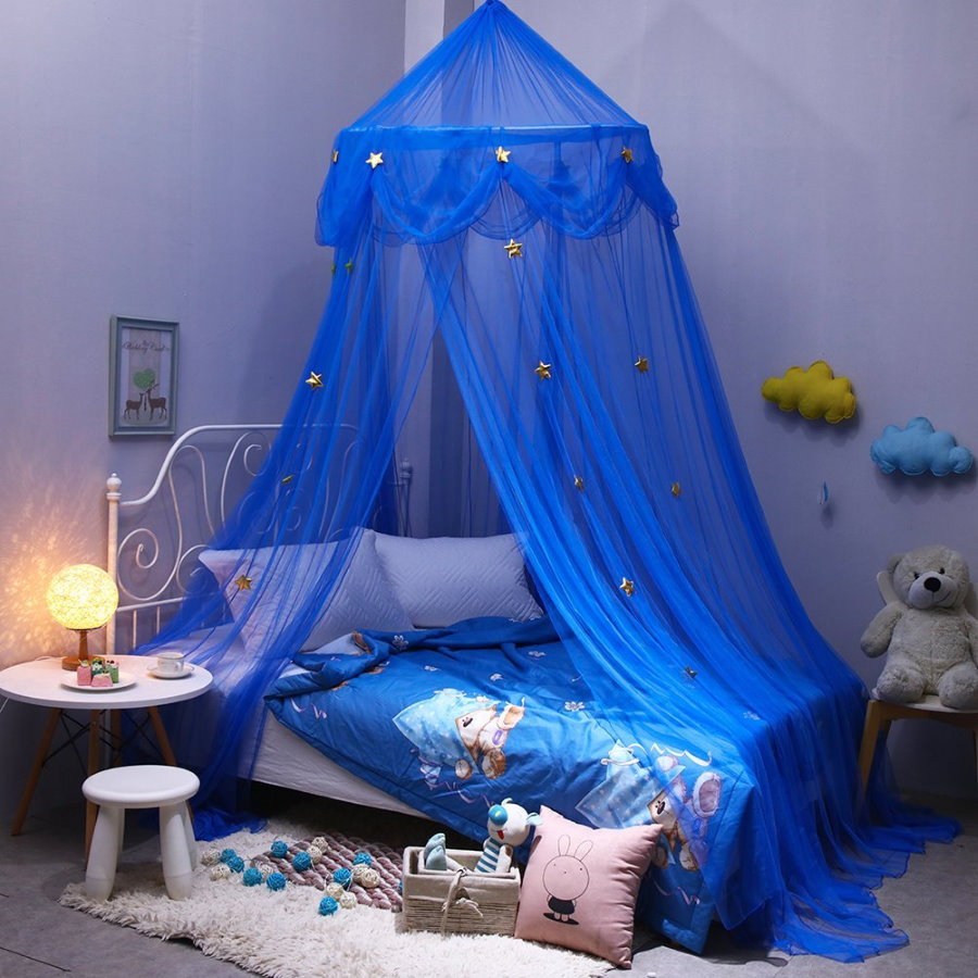 Синий балдахин над кроватью мальчика