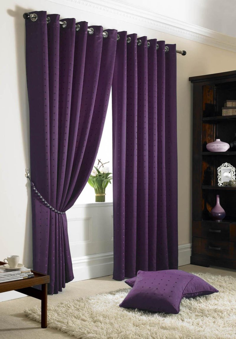 Декор окна: фиолетовые гардины