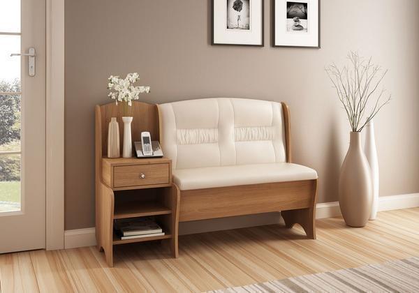 Диван является отличным предметом мебели, на который можно присесть отдохнуть или положить вещи 