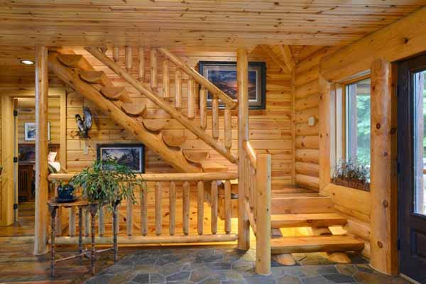 что сделать под лестницей в деревянном доме