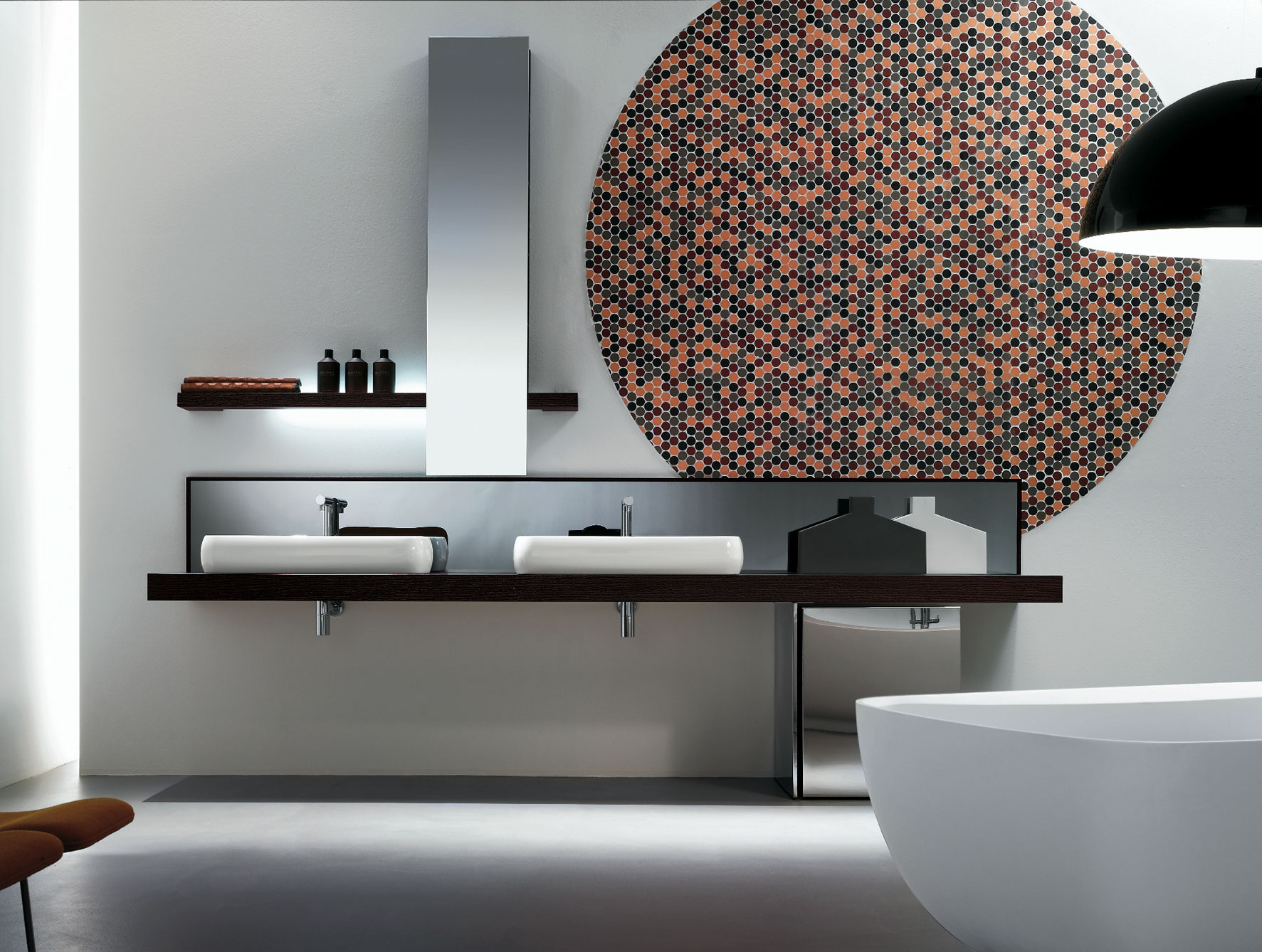 Роскошная ванная комната в стиле минимализм с яркой мозаикой