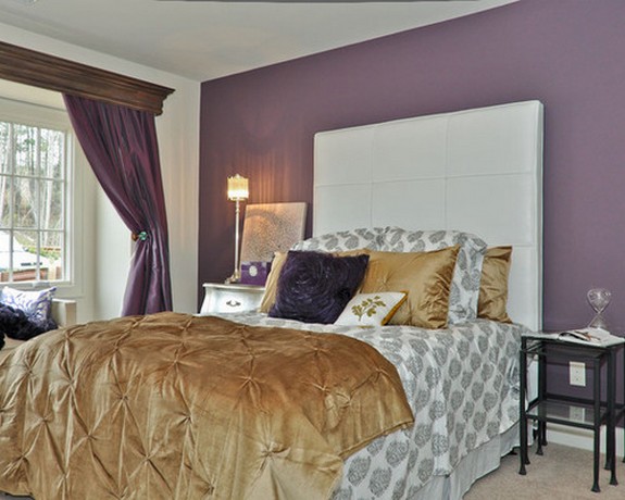 шторы фиолетового цвета к фиолетовой стене спальни