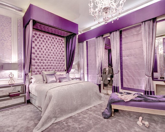 текстиль и шторы в сиренео-фиолетовой комнате