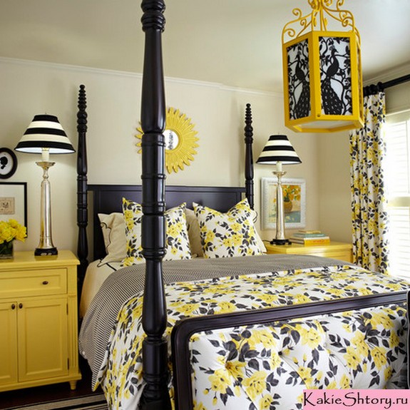 общая расцветка штор и текстиля в спальне