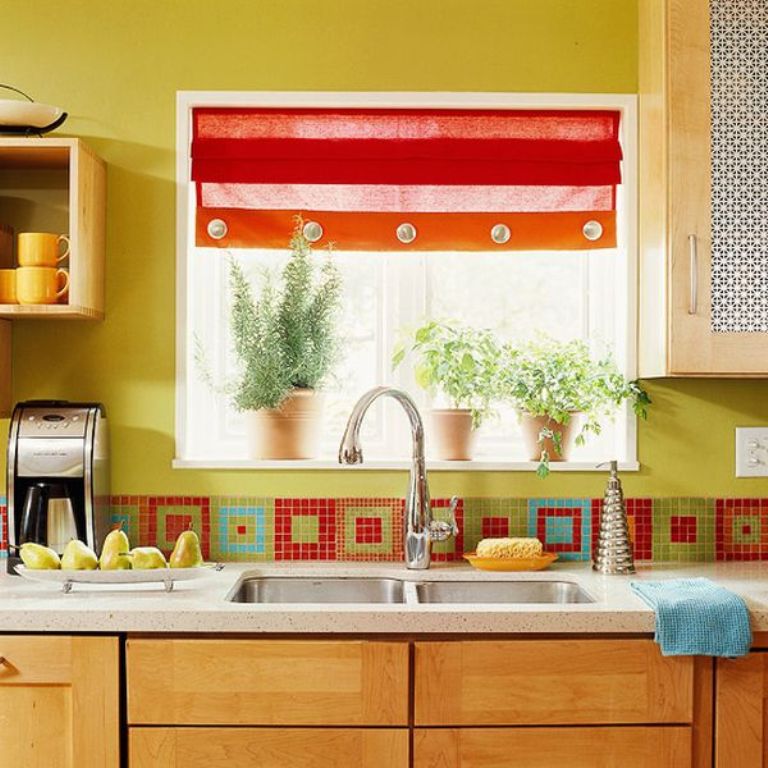 Кухонный фартук с ярким мозаичным орнаментом