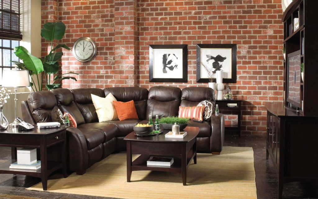 Стильный интерьер с коричневым угловым кожаным диваном
