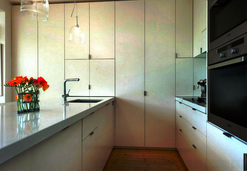 Фото кухни со шкафами от пола до потолка