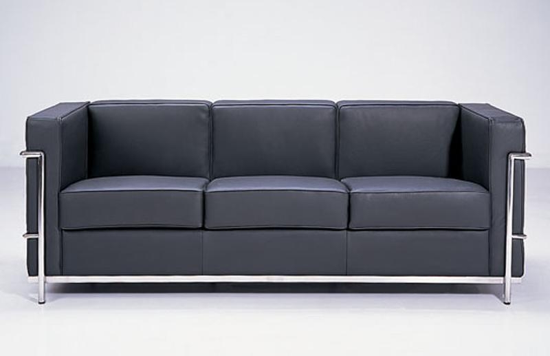 Черный красивый диван