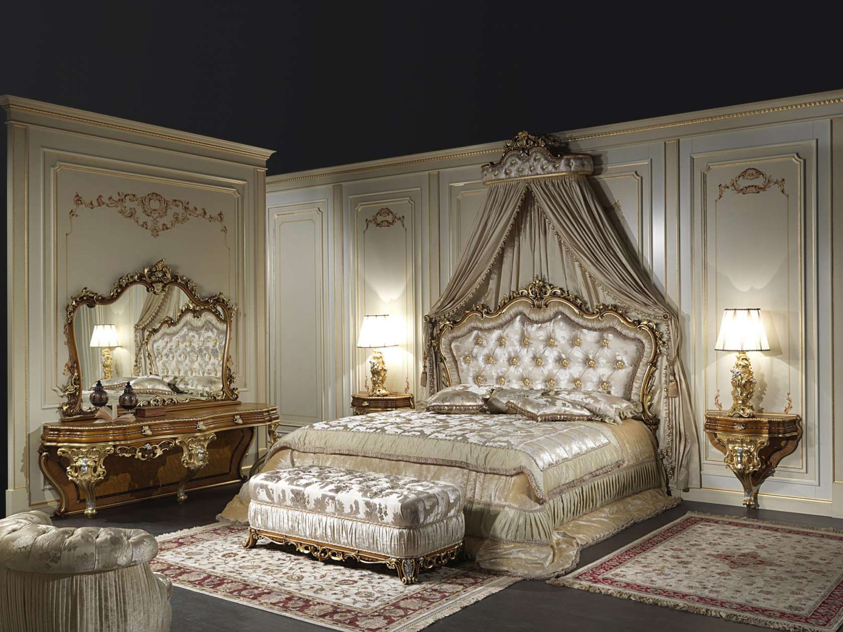 Классическая двуспальная кровать в стиле барокко
