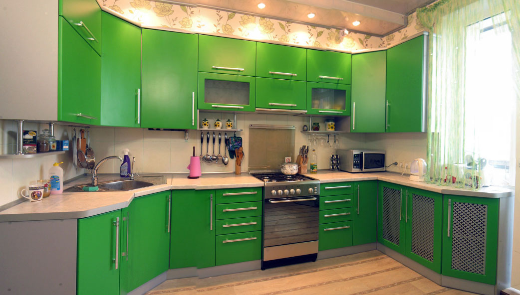 Интерьер кухни в зеленом цвете