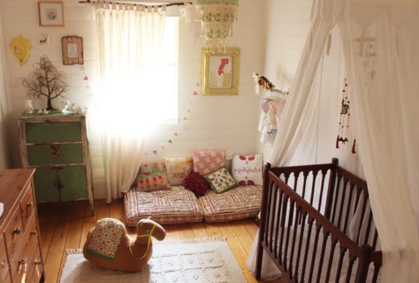 Где и как лучше установить кроватку для младенца в однокомнатной квартире