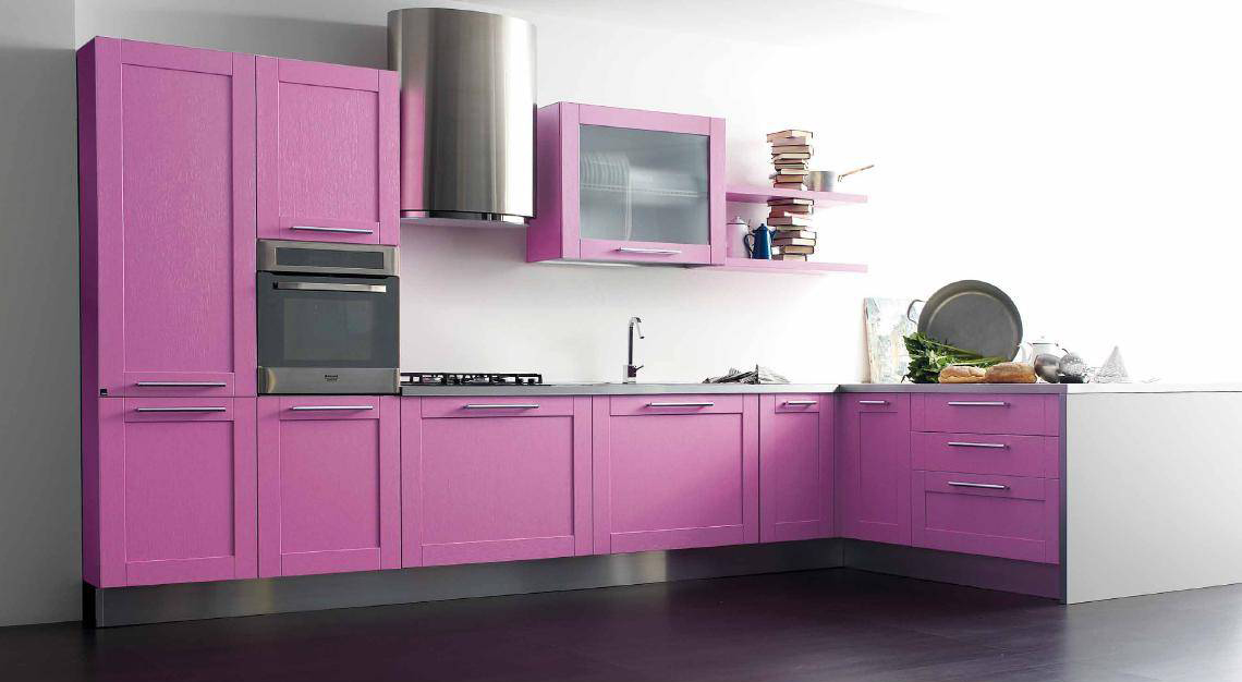 Розово-серый гарнитур на кухне