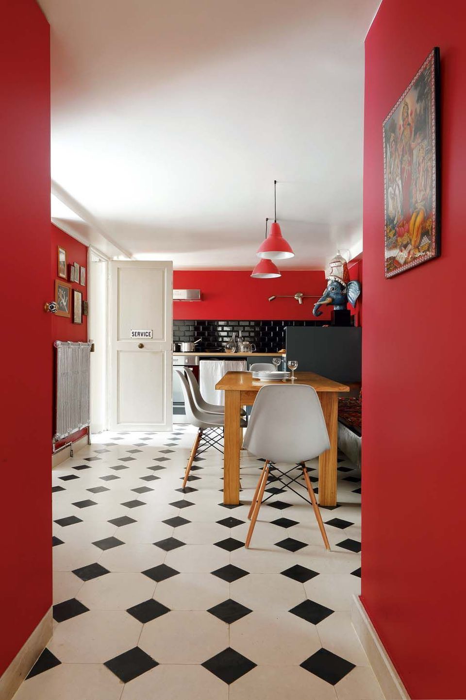 Дизайн кухни 20 кв м с красными стенами