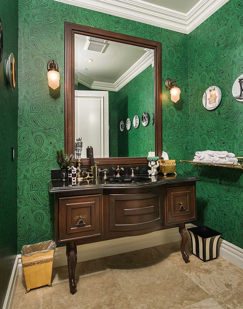 Коричнево-зеленая классическая ванная комната