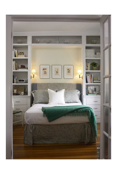 Классический Спальня by Jeanne Finnerty Interior Design