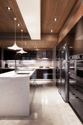 Дизайн потолка в кухне-гостиной