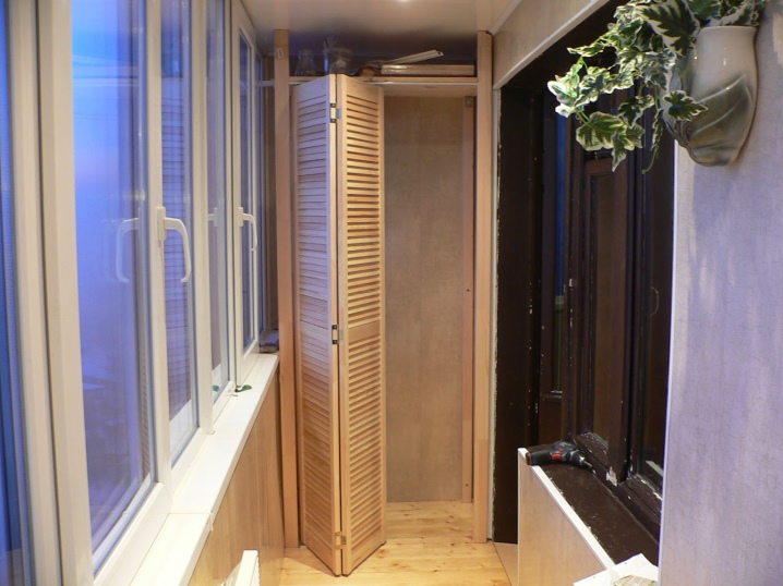Встраиваемый шкаф на балкон
