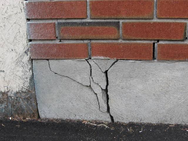 Замерзание проникшей в толщу бетона воды может вызвать разрыв конструкции