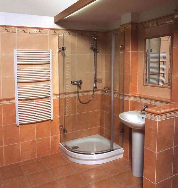 Все чаще привычным атрибутом ванной комнаты становятся душевые кабинки
