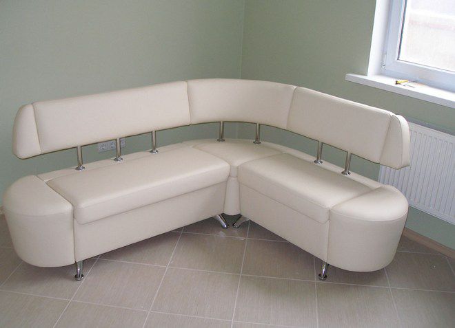  угловой белый кожаный диван на кухню фото