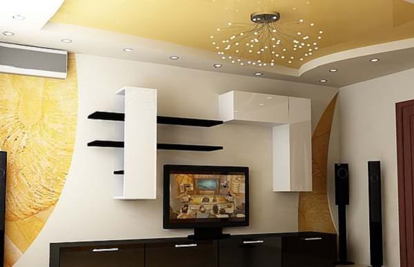 Дизайн натяжного потолка для светлой гостиной с необычным светильником 