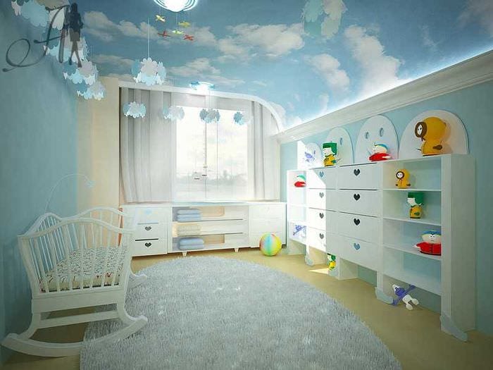 Стильный вариант натяжного потолка для большой детской комнаты 
