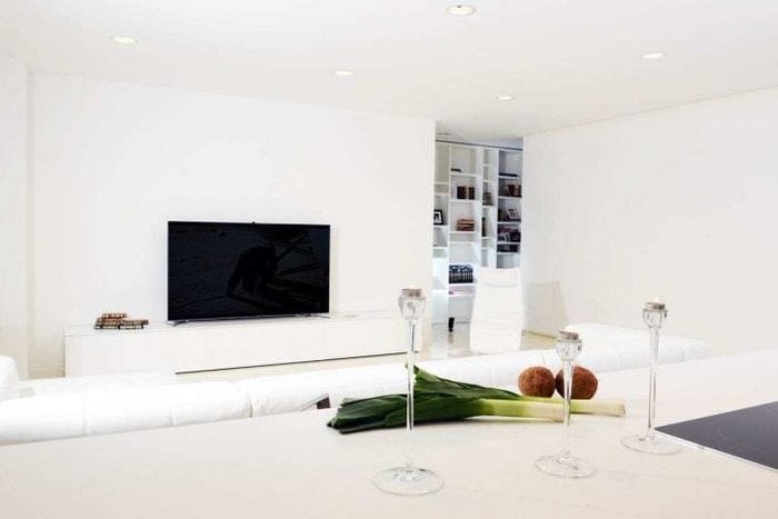 белые стены в дизайне дома в стиле минимализм