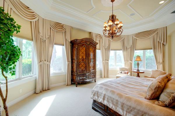 Стиль остается одним из самых популярных в дизайне любых комнат. Предпочтение стоит отдавать теплым оттенкам.