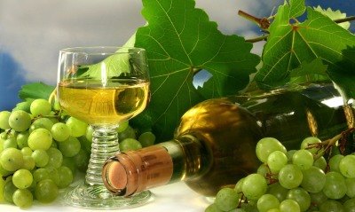 белое вино виноград бокал